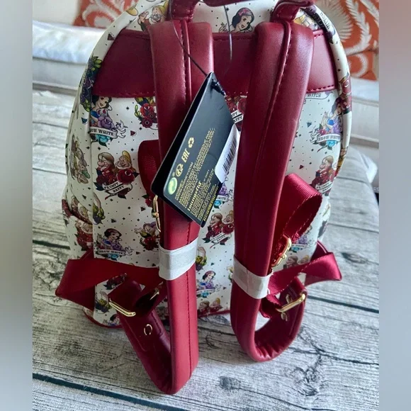 NWT! Disney Princess COLLECTION EXCLUSIVE Snow White Backpack - Picture 8 of 8